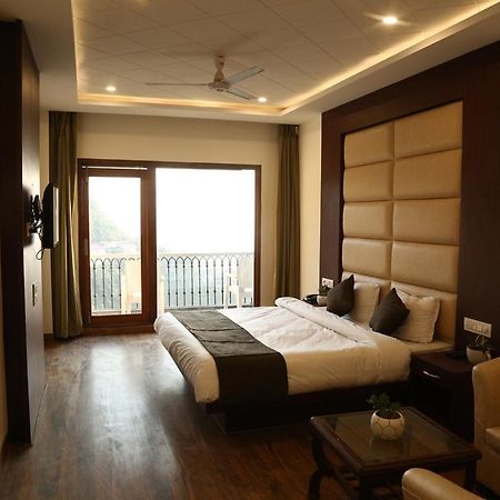 Shining Hills Hotel Мусори Екстериор снимка