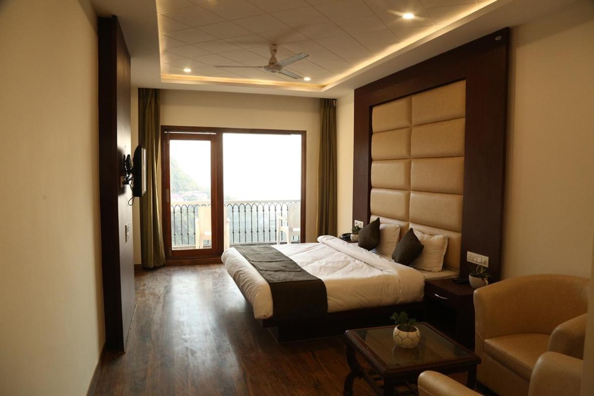 Shining Hills Hotel Мусори Екстериор снимка