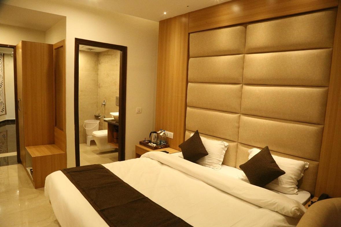 Shining Hills Hotel Мусори Екстериор снимка