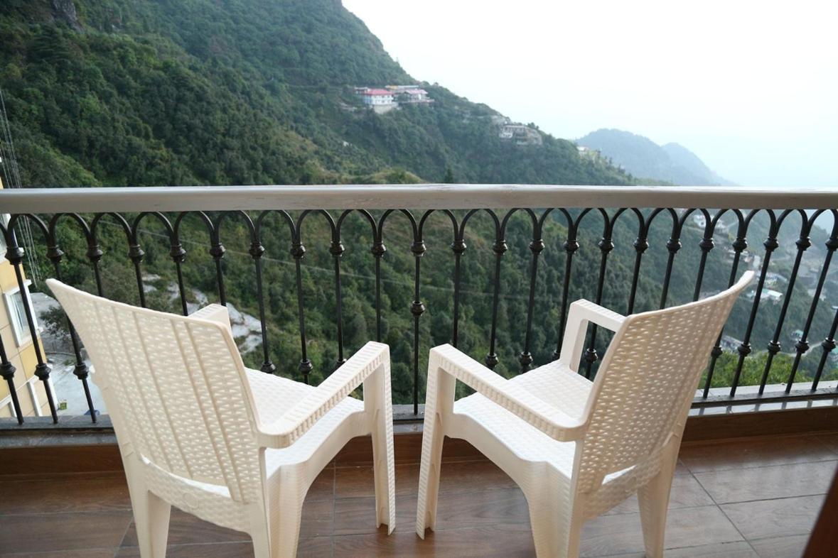 Shining Hills Hotel Мусори Екстериор снимка