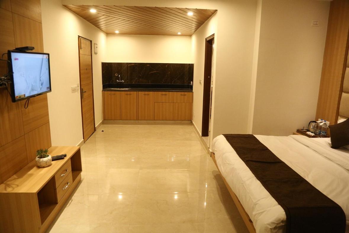 Shining Hills Hotel Мусори Екстериор снимка
