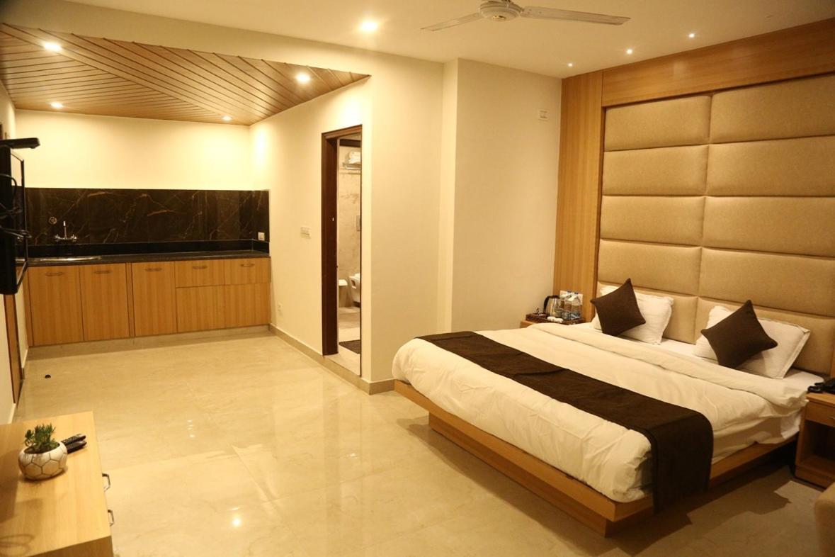 Shining Hills Hotel Мусори Екстериор снимка