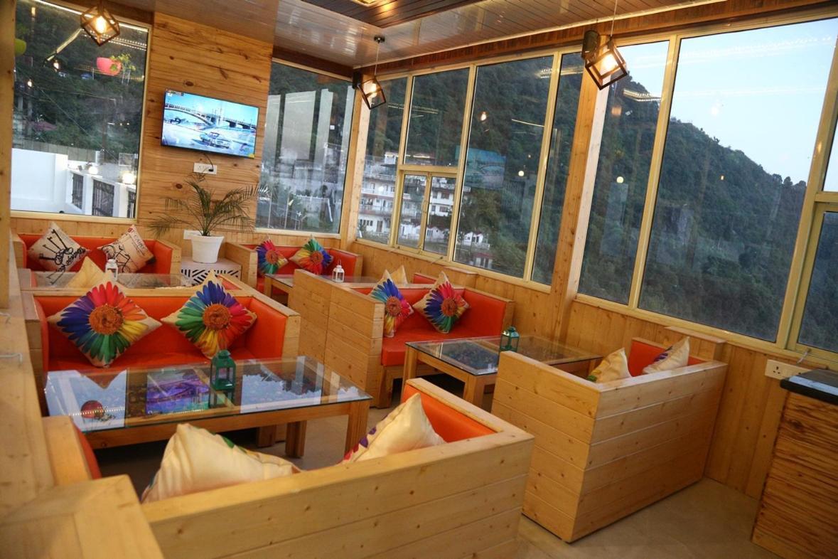 Shining Hills Hotel Мусори Екстериор снимка