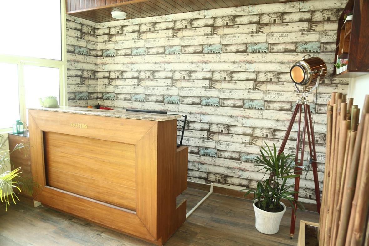 Shining Hills Hotel Мусори Екстериор снимка