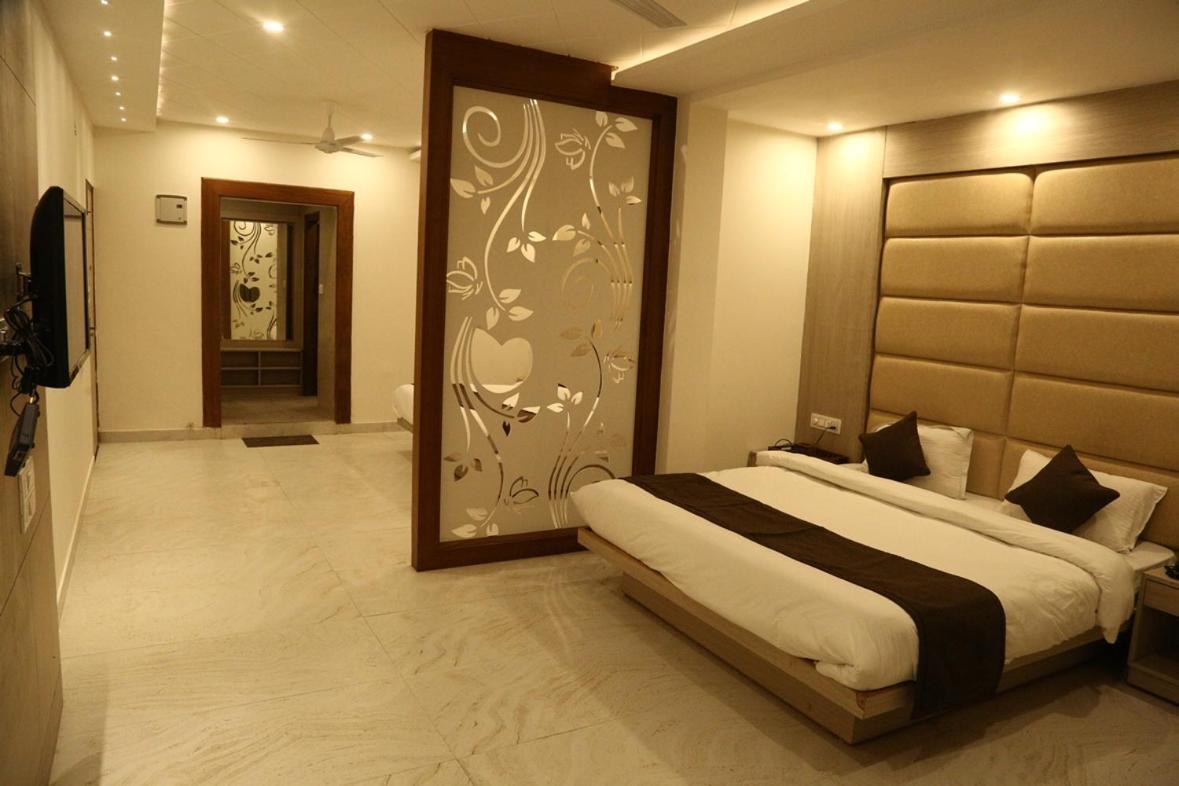 Shining Hills Hotel Мусори Екстериор снимка