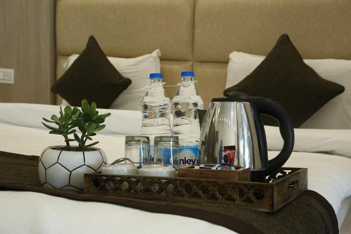 Shining Hills Hotel Мусори Екстериор снимка
